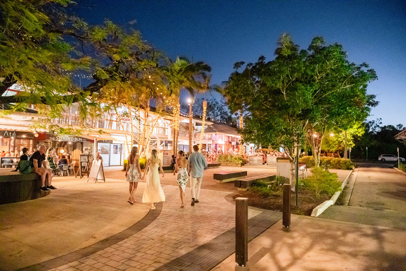 shop along Hastings Street Noosa